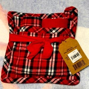 NWT Holiday Potholder and 2 towel set.